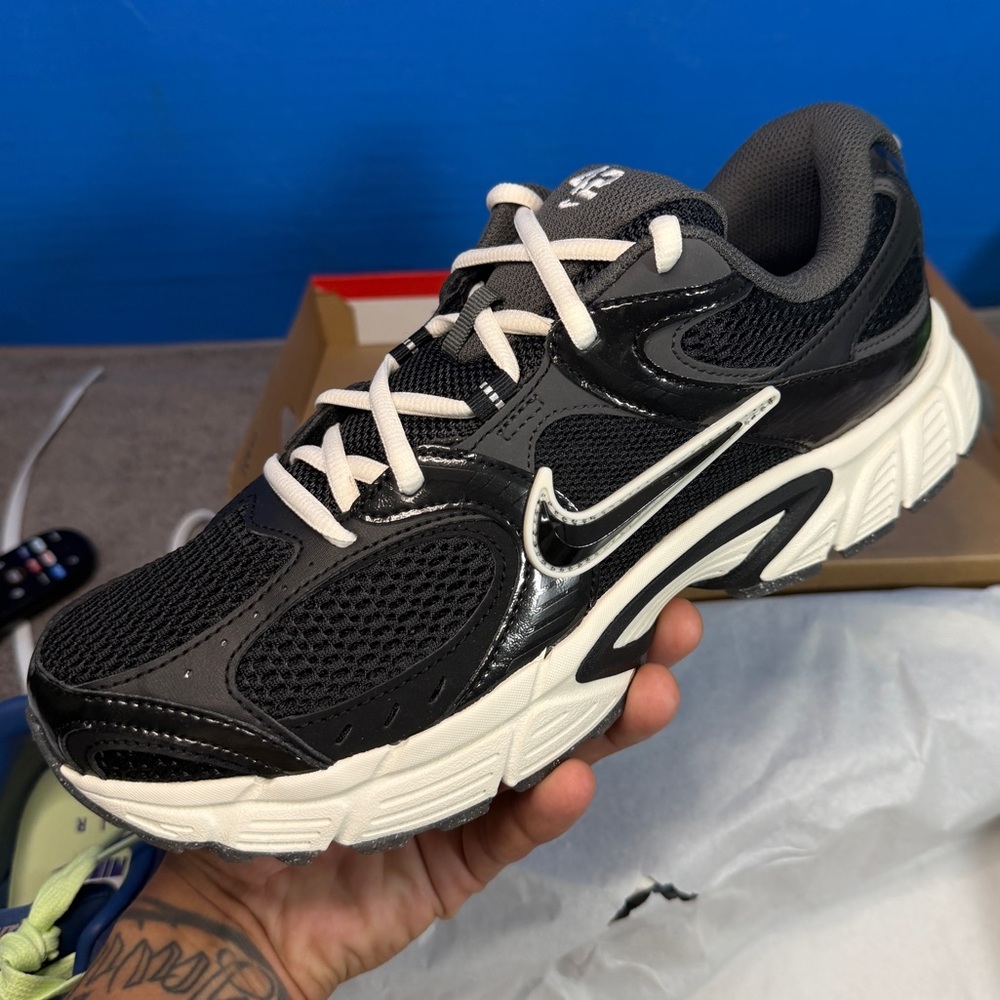 Nike v5 Rnr jackie robinson day
Brand new